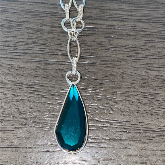 Earrings And Necklace Set For Pierced Ears - Picture 2 of 4